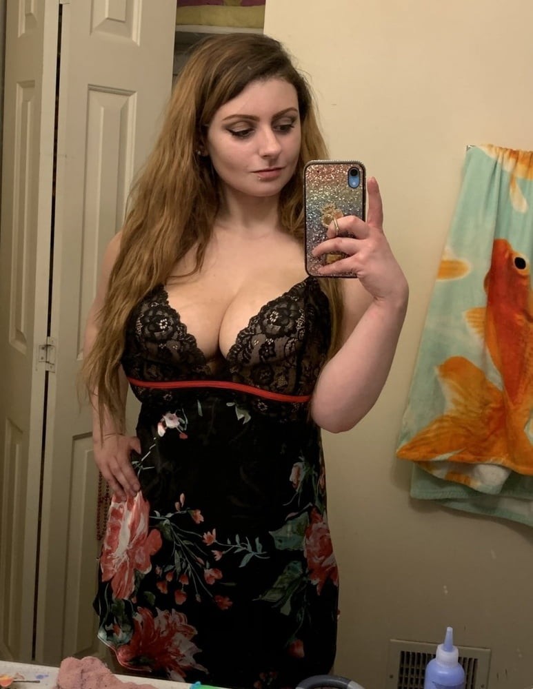 divorced cutie with big boobs selfie w4m